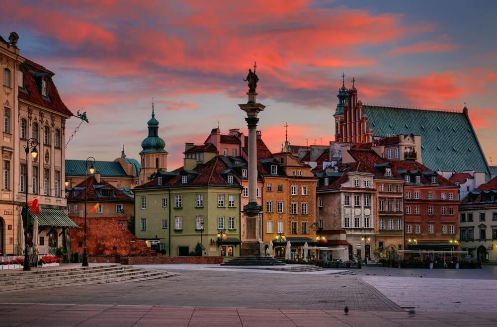 free tour guide to warsaw - old town sunset