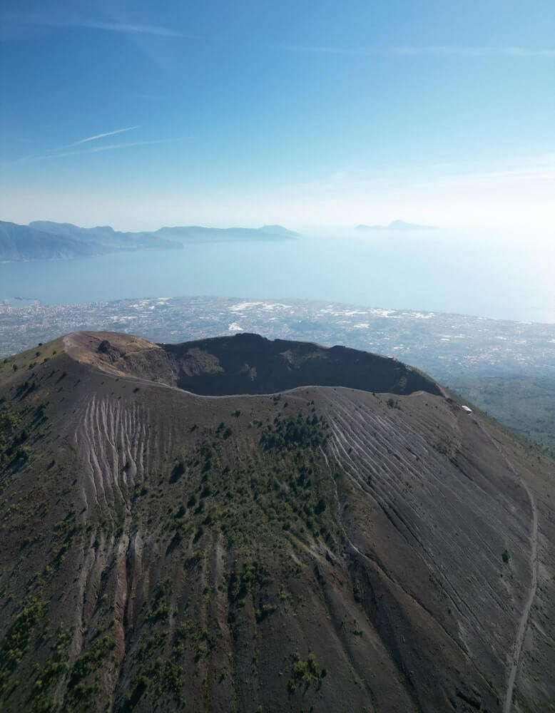 free tour guide to mount vesuvius - crater
