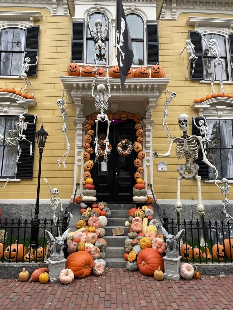 free tour guide to salem - halloween